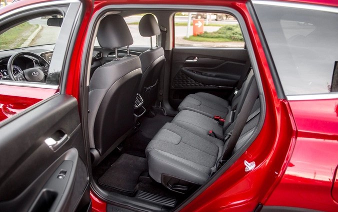 Hyundai Santa Fe cena 104900 przebieg: 17200, rok produkcji 2019 z Debrzno małe 596